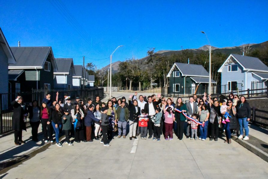 45 familias de Puerto Williams reciben las llaves de sus nuevas viviendas en conjunto “Altos de Cabo de Hornos”