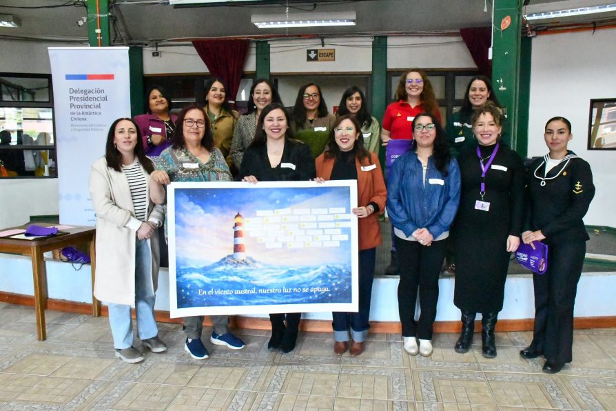 8M: Inédito encuentro reúne a estudiantes secundarias con mujeres destacadas de Puerto Williams