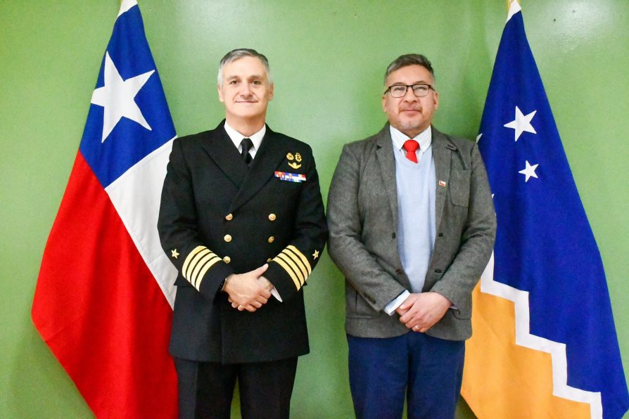 Autoridades de Gobierno y Armada se comprometen a trabajar colaborativamente en Provincia Antártica Chilena