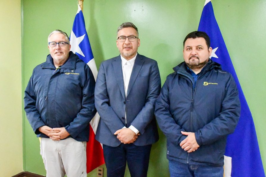 Delegado Rodolfo Moncada recibe saludo protocolar de Sernapesca