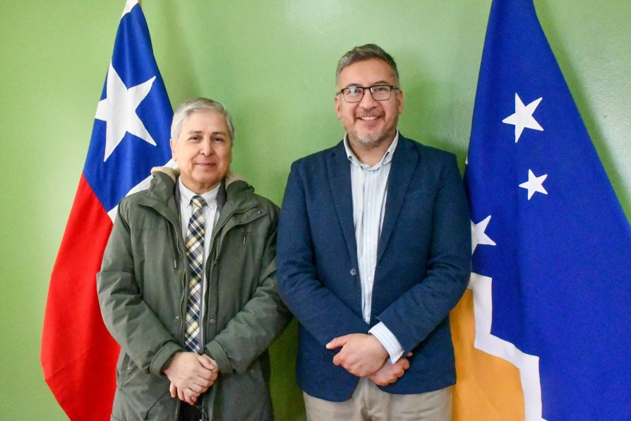 Puerto Williams: Delegación Antártica Chilena y Liceo DMG acuerdan trabajo colaborativo en beneficio de comunidad educativa