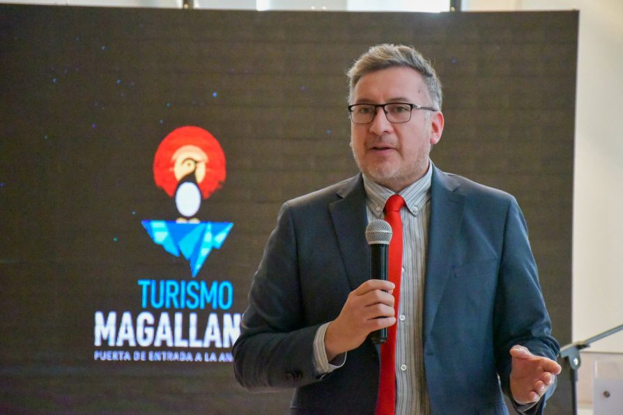 Delegado Moncada participa en seminario internacional de turismo realizado en Puerto Williams