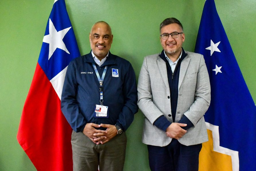 Delegación Antártica Chilena y DGAC realizan coordinación clave para conectividad aérea en Puerto Williams