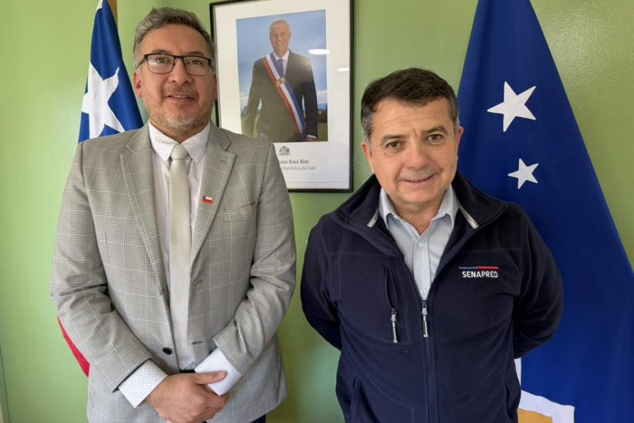 Delegado Rodolfo Moncada recibe saludo protocolar de director regional de Senapred
