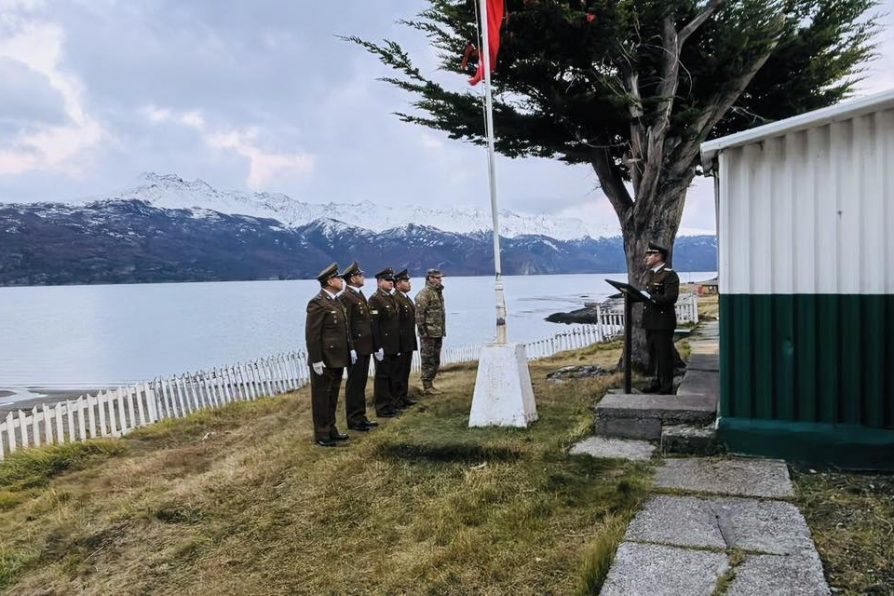 Tenencia (F) de Yendegaia conmemora 99° aniversario de Carabineros