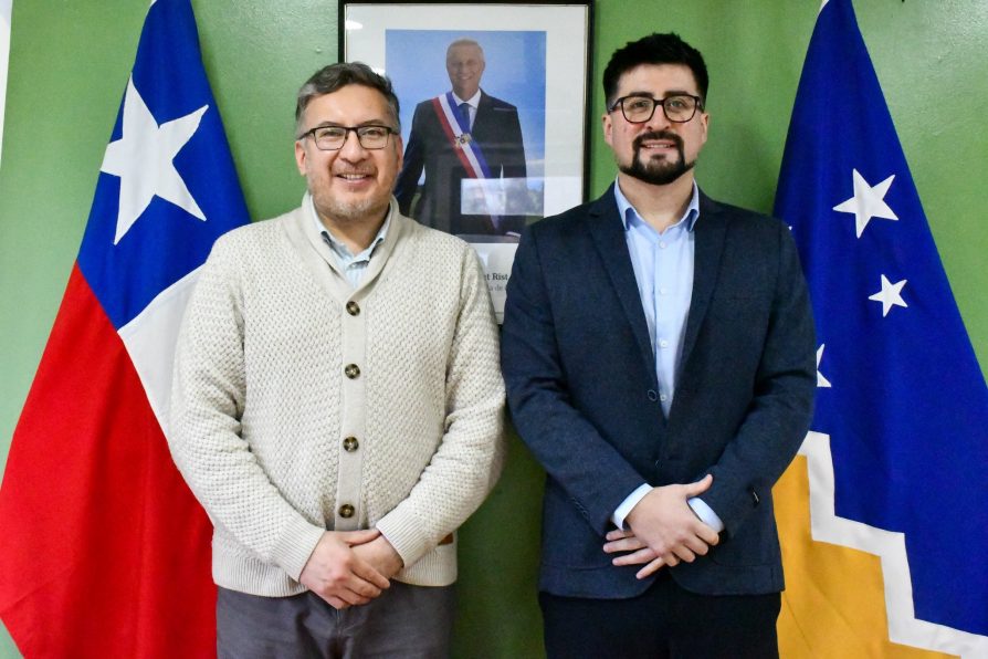 Delegación Antártica Chilena y Centro de Rehabilitación de Puerto Williams impulsan trabajo conjunto en beneficio de personas mayores