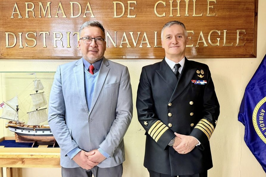 Delegado Rodolfo Moncada realiza saludo protocolar a comandante de Disnabe por actividades del Mes del Mar