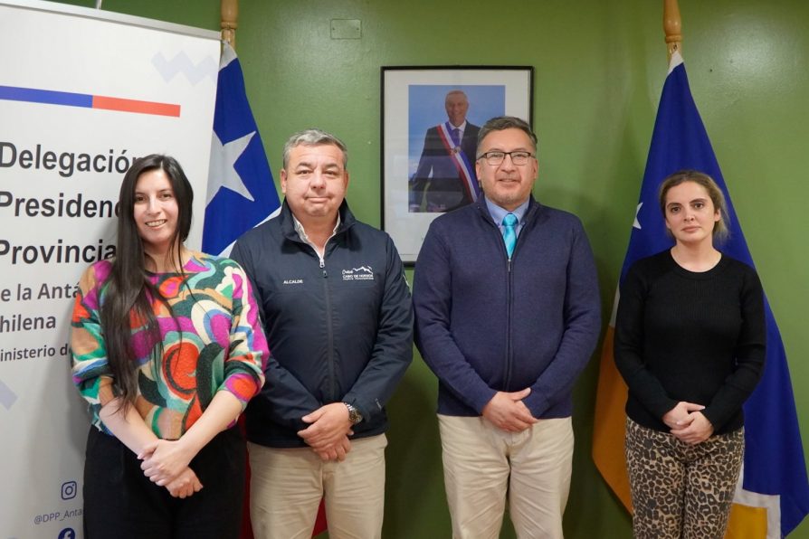 Delegado Rodolfo Moncada sostiene reunión de coordinación con alcalde de Cabo de Hornos, Patricio Fernández