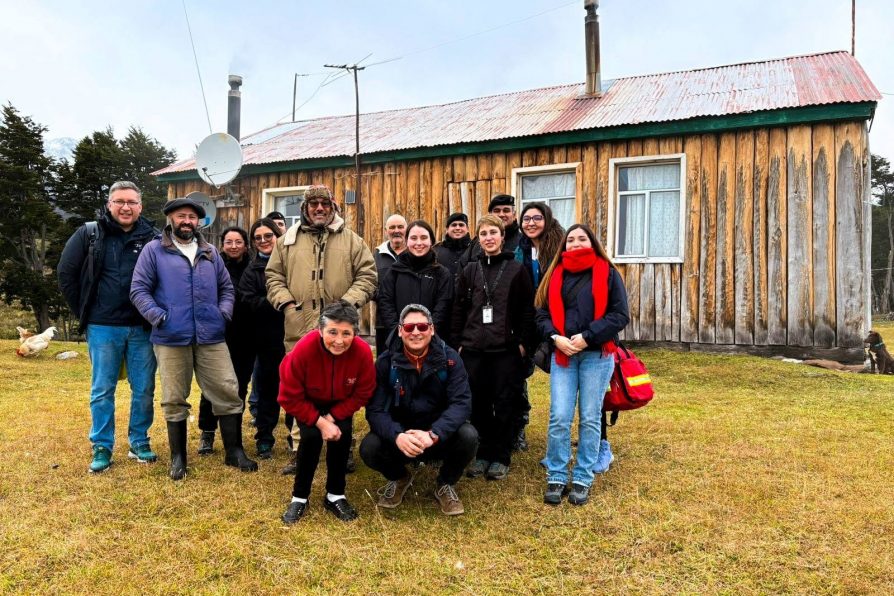 Delegación Antártica Chilena se suma a despliegue de equipo multidisciplinario en Estancia Kanasaka