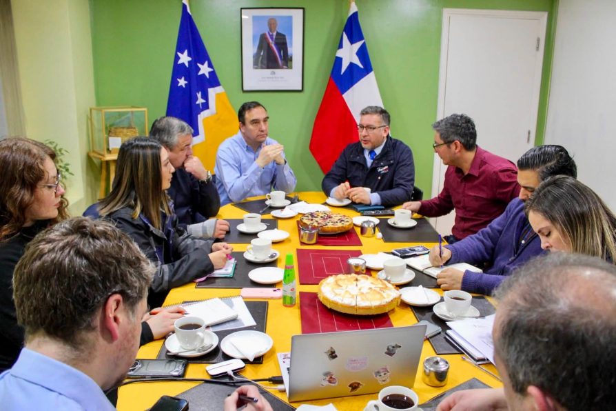 Mesa de trabajo aborda acciones para fortalecer la seguridad de la cuenca del río Róbalo en Puerto Williams