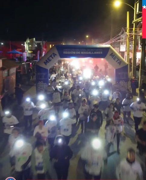 [VIDEO] Reel de la Delegación Antártica Chilena sobre Priemra Corrida Nocturna Familia de Cabo de Hornos