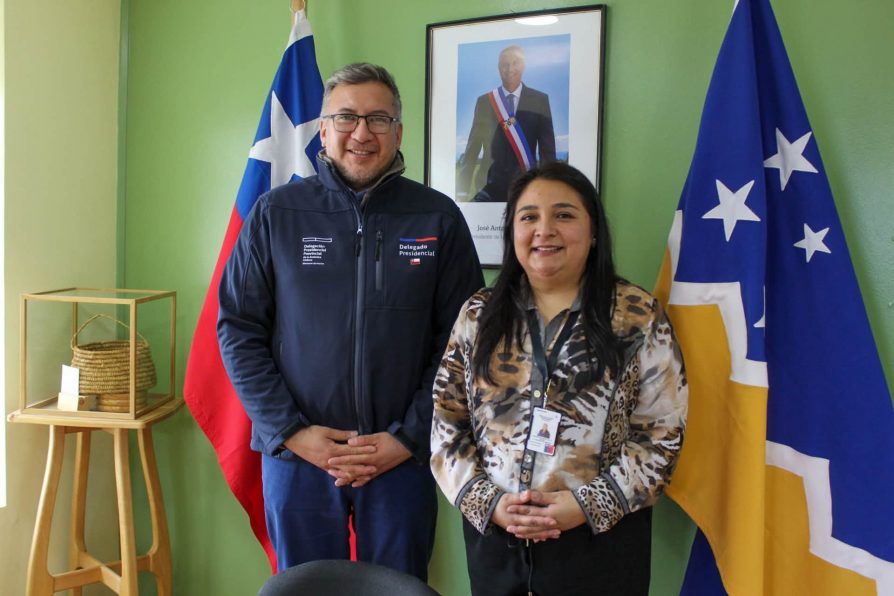 Delegado Rodolfo Moncada y Directora regional de Sernameg coordinan agenda territorial de género para la Provincia Antártica Chilena