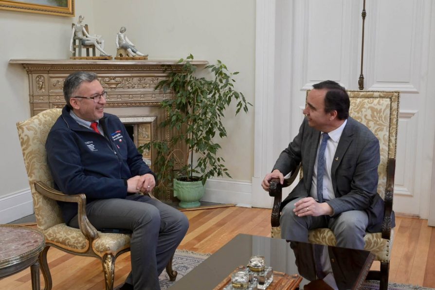 Delegado Moncada y gobernador Flies revisan avances de proyectos prioritarios para Puerto Williams 
